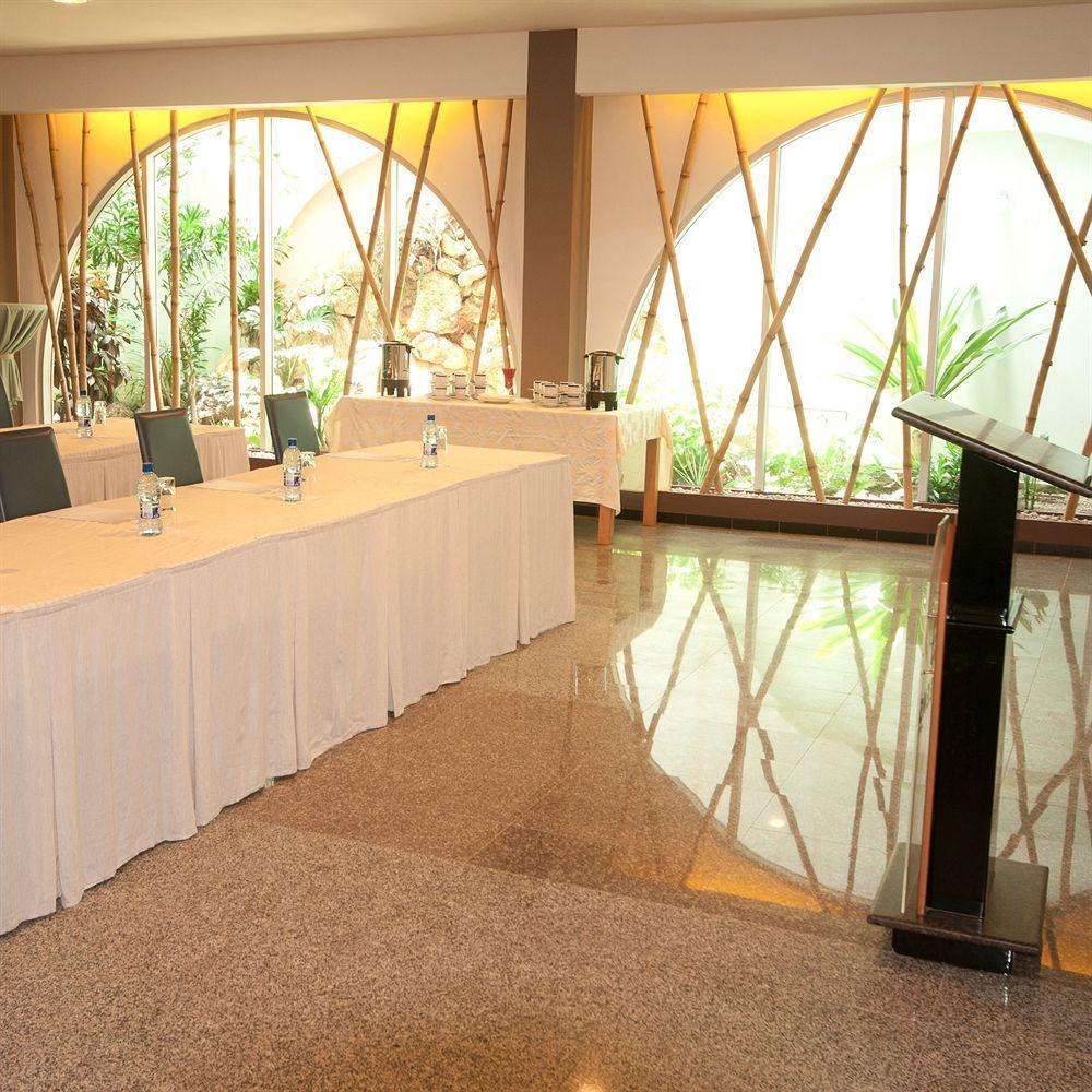 Queens Hotel Paramaribo Bagian luar foto