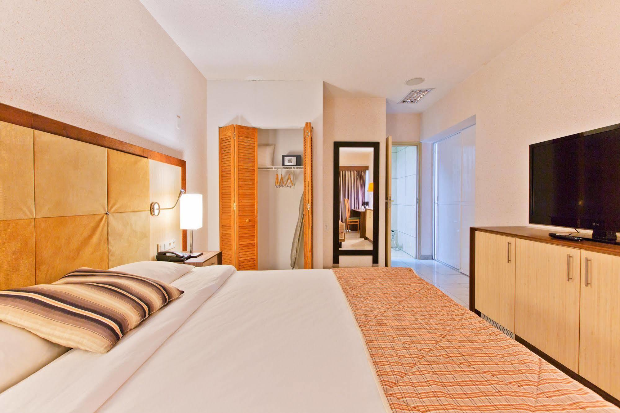 Queens Hotel Paramaribo Bagian luar foto