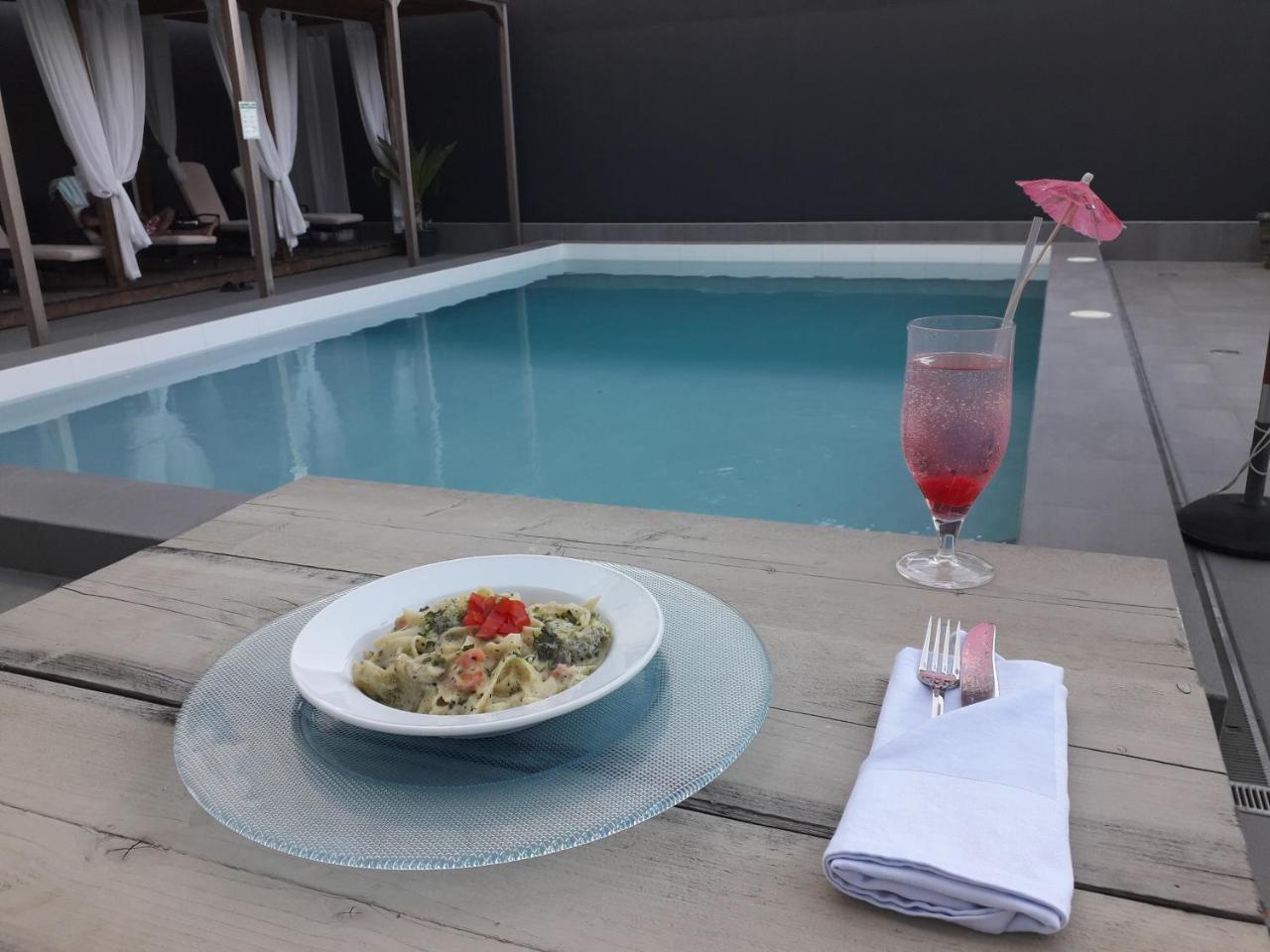 Queens Hotel Paramaribo Bagian luar foto