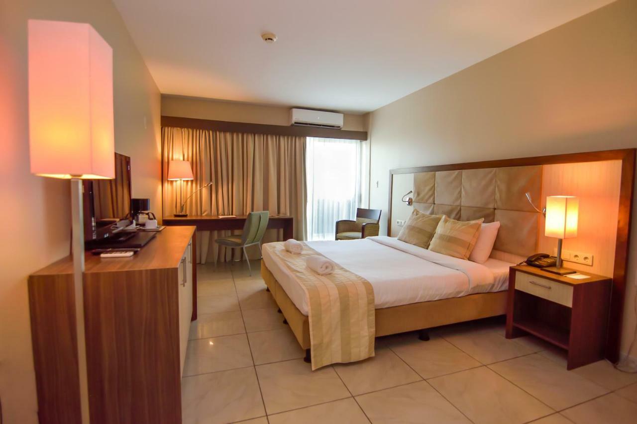 Queens Hotel Paramaribo Bagian luar foto